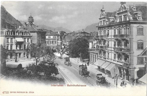 Cartes postales: Interlaken Bahnhofstrasse mit Kutschen – D'occasion à Olten par clotaldi