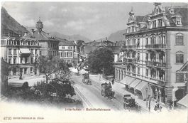 Interlaken Bahnhofstrasse mit Kutschen