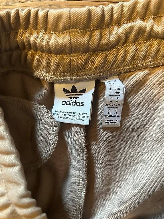 Adidas Pantalons: Short Adidas M – Neuf (Voir description) à Hermance par joe_td6n 2