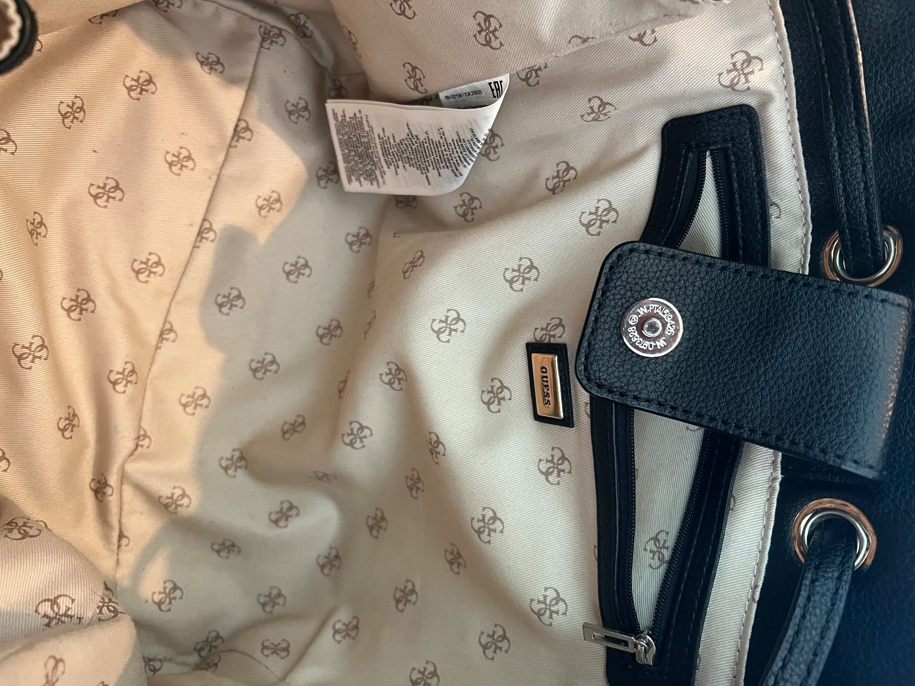 Guess Sacs femmes: GUESS Tasche – D'occasion à Widnau par Lara___. 2