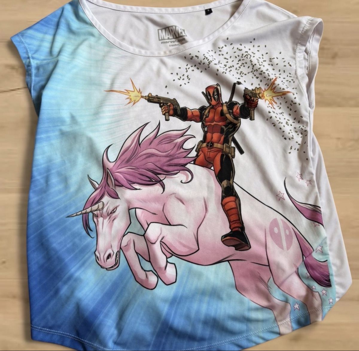 Top: Deadpool & Einhorn Top, Grösse S  🦄 – Nuovo (secondo la descrizione) da Lenzburg venduto da Vani1313