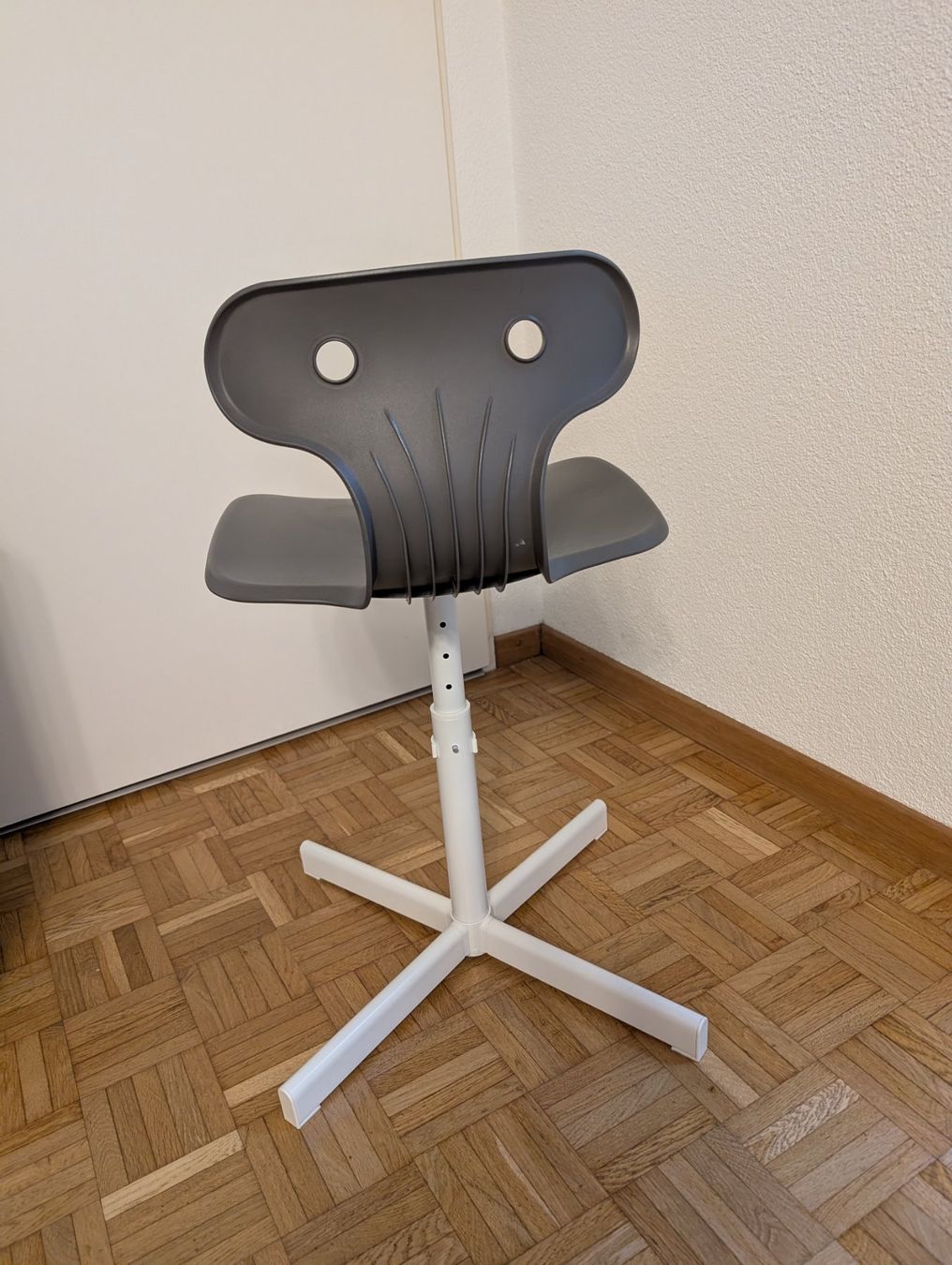 Ikea Sedie: Kinder Schreibtischstuhl MOLTE – Usato da Horgen venduto da Bulanek 1
