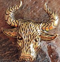 Brosche Stier / Büffel / Muni mit Hörner, goldfarben