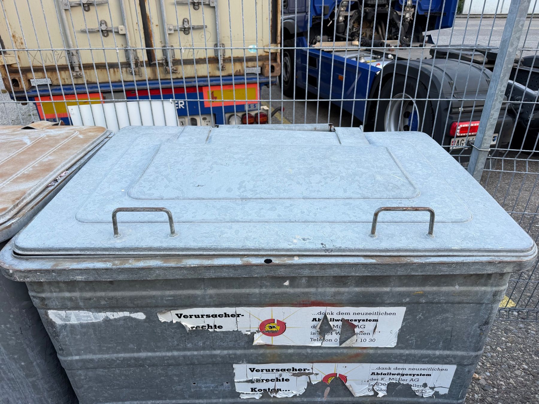 Korpus: Abfallcontainer 800-Liter mit Rollen – Gebraucht aus Frenkendorf von autodiscount4123 1