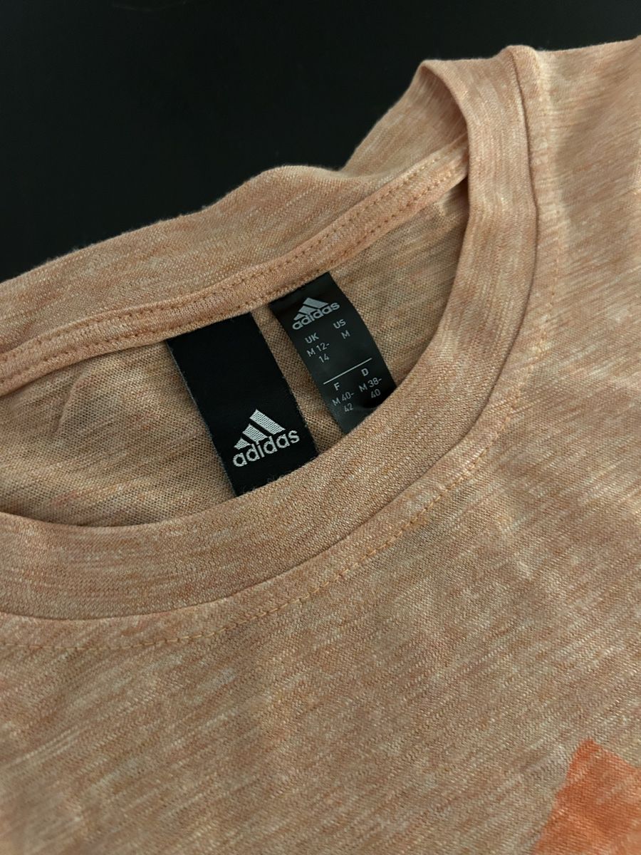 Adidas T-Shirts: Magliette Adidas senza maniche – Gebraucht aus Tenero von Laura-Pedu 1
