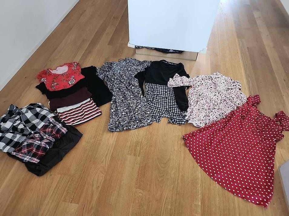 Lotti di vestiti: Umstandskleider in Grösse XS – Usato da Winterthur venduto da kyubi 1