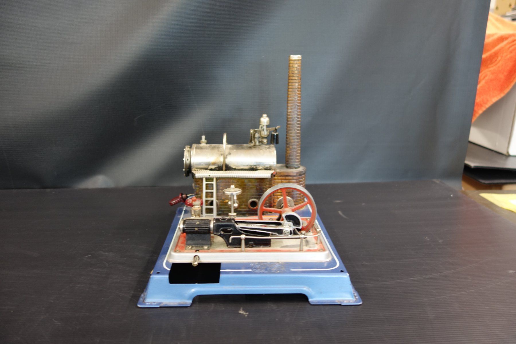 Wilesco Kit di modellismo & Modellini statici: vintage Dampfmaschine Wilesco - D16 – Usato da Basel venduto da bk_brockibasel 1