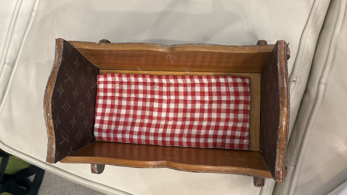 Betten: Louis Vuitton Puppe Bett  – Gebraucht aus Lachen SZ von HelvetiaLuxury 3