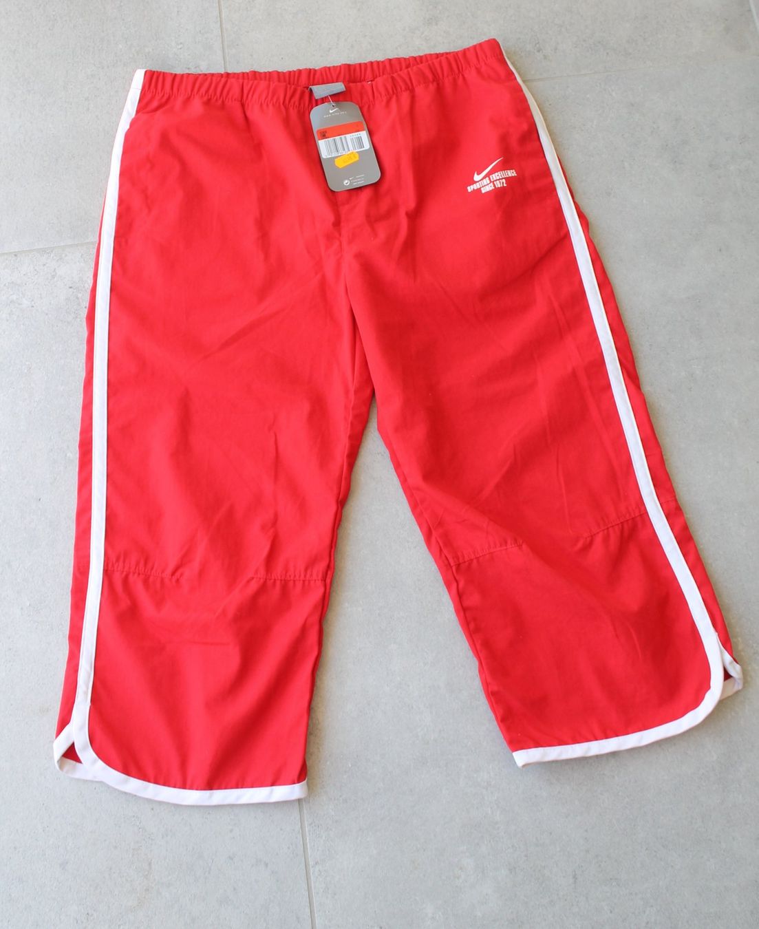 Nike Pantaloni: Pantacourt neuf NIKE taille L – Nuovo e nell'imballaggio originale da Chez-le-Bart venduto da jasse