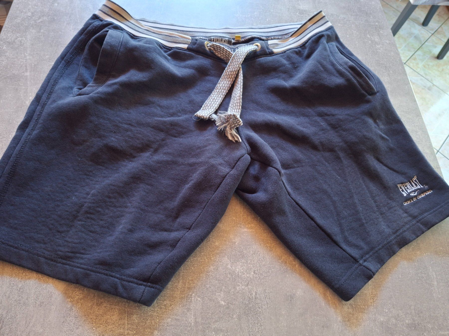 Pantaloni: Short taille L marque Everlast 70% coton – Usato da Villiers venduto da san_jn5w