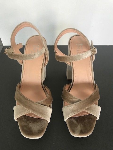 Scarpe da donna: Plateau Sandalen beige – Usato da Flurlingen venduto da Tobia04