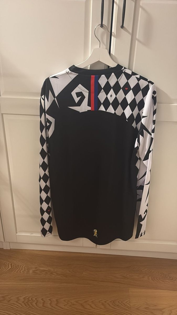 FC Basel Canottiere & Pantaloni: FC Basel  Langarm Trikot - Saison 22/23, Gr. L – Nuovo (secondo la descrizione) da Gossau SG venduto da uhcWaSa 1