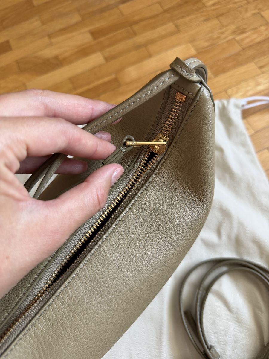 Loewe Sacs femmes: Loewe Mini Hammock hobo bag – Neuf (Voir description) à Nyon par dasha107 5