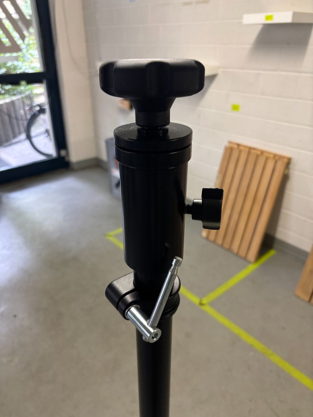 Treppiedi & Teste: Eurolite STV-200 Verfolgerstativ – Usato da Glattbrugg venduto da rentshop.ch 2