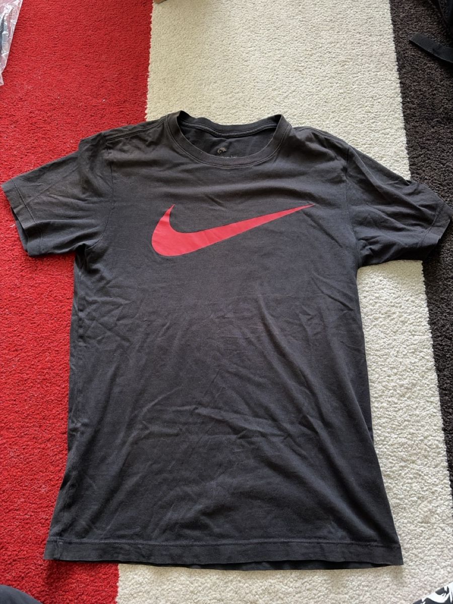 Nike T-shirt: Nike T-Shirt – Usato da Ittigen venduto da tij_dvs7