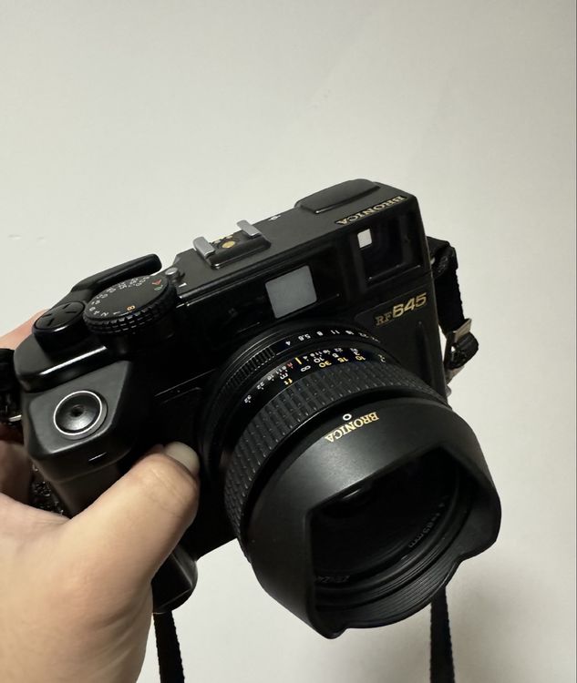 Bronica RF645 lens 65mm film camera (Gebraucht) in Denges für CHF