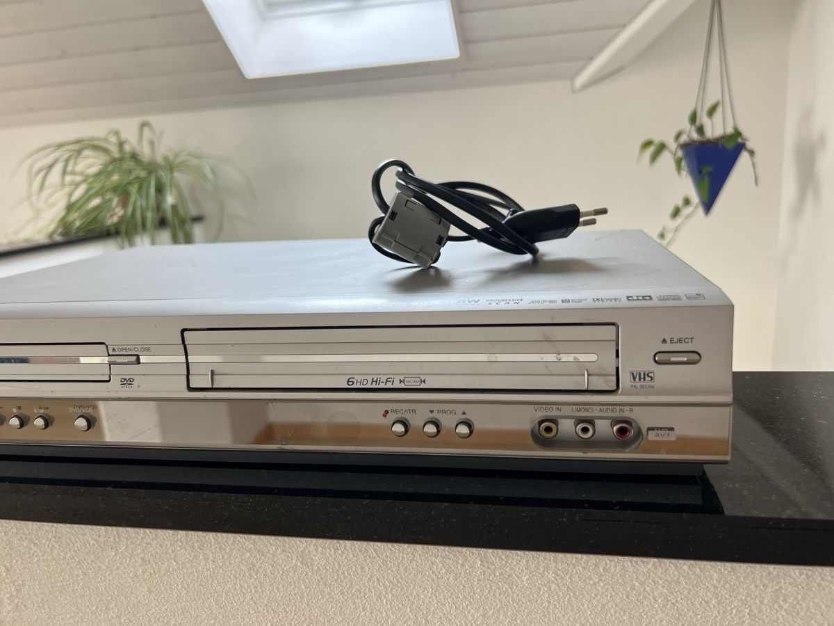 LG Registratori: LG V8806DVX DVD/VHS-Videorecorder – Usato da Schongau venduto da Retro_Shop 2