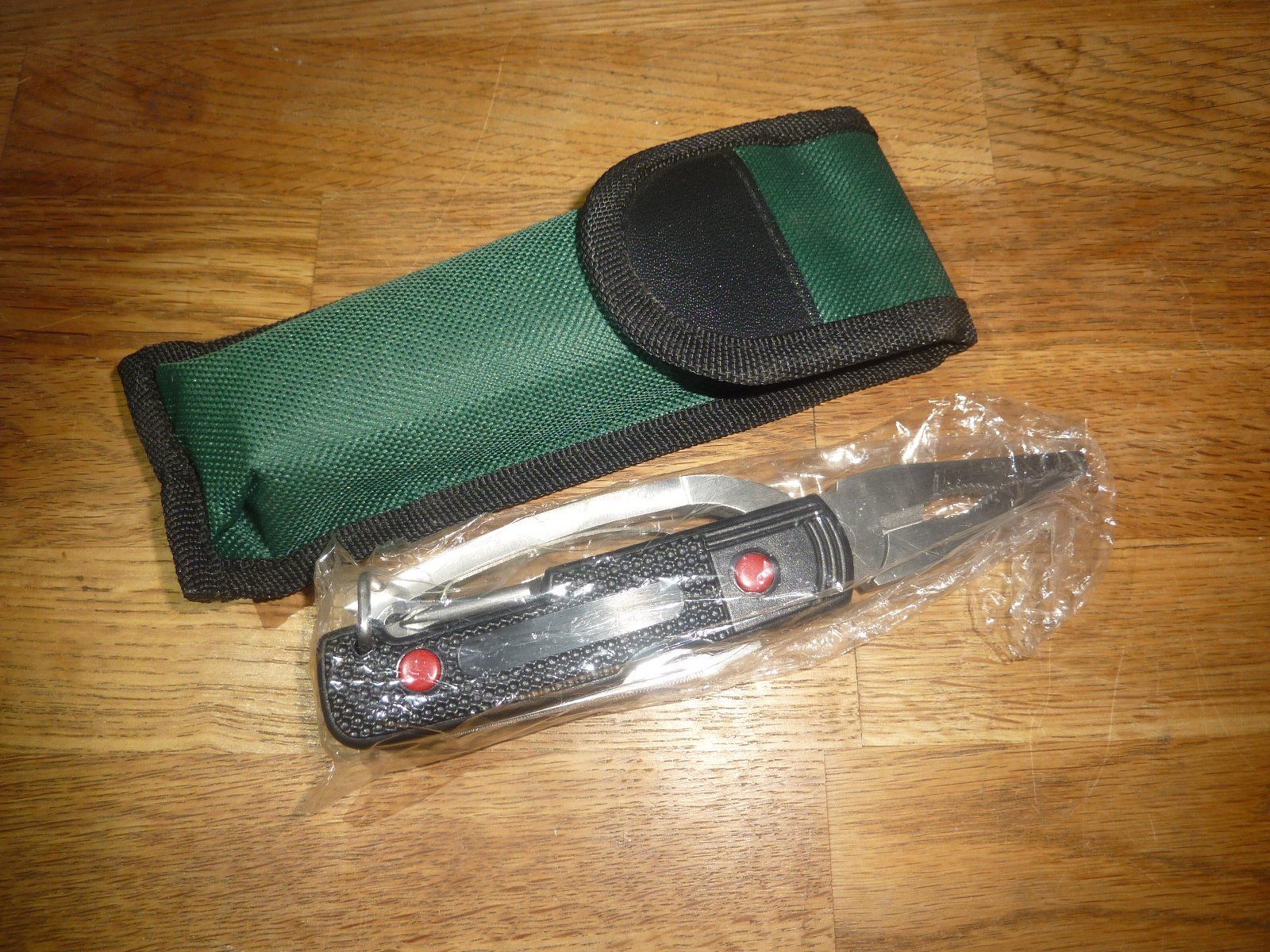 AC-DC Alle Werkzeuge: 12 in 1 Multi Tool Zange Neu mit Tasche – Gebraucht aus Hochfelden von swissice 1