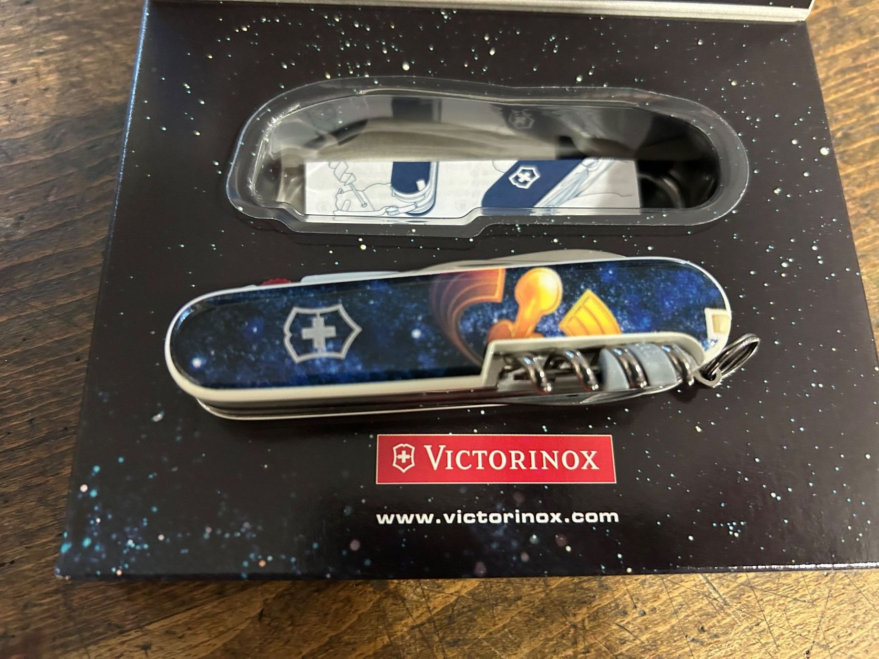 Victorinox Coltelli tascabile: Victorinox Raumschiff Surprise Periode 1 – Nuovo e nell'imballaggio originale da Aarau venduto da Tanichtis01 2