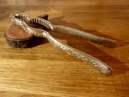 Nussknacker geschwungene schön verzierte Griffe vintage