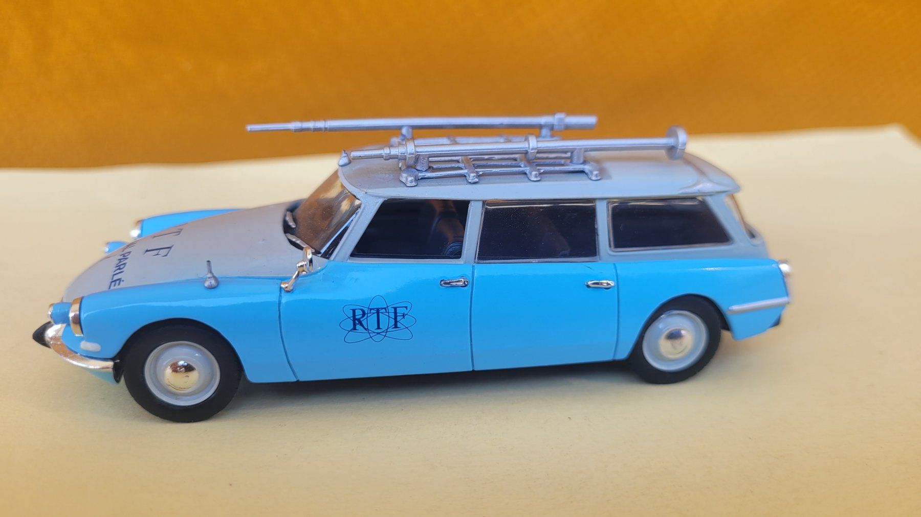 Citroën Modellini d'auto: Citroën ID 19 break RTF, 1:43 – Usato da Domdidier venduto da Bimbo57