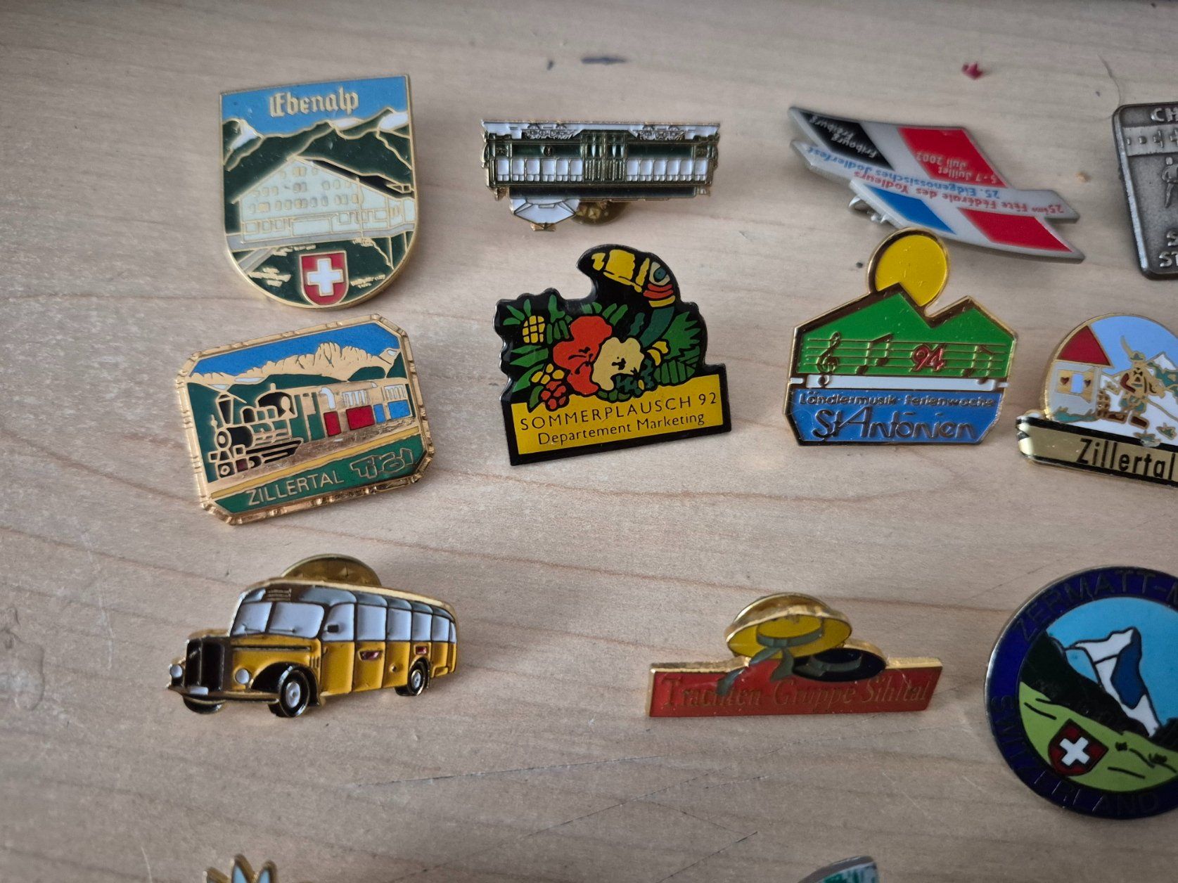 Plaquettes & Badges: 20 Pins/Anstecknadeln – D'occasion à Nottwil par Gorillale