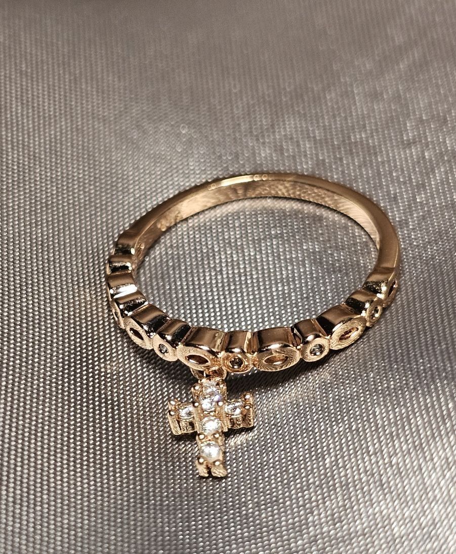 Anelli: Stilvoller goldener Ring mit Kreuz Gr. 7.5 – Nuovo (secondo la descrizione) da Grenchen venduto da dar_6d52