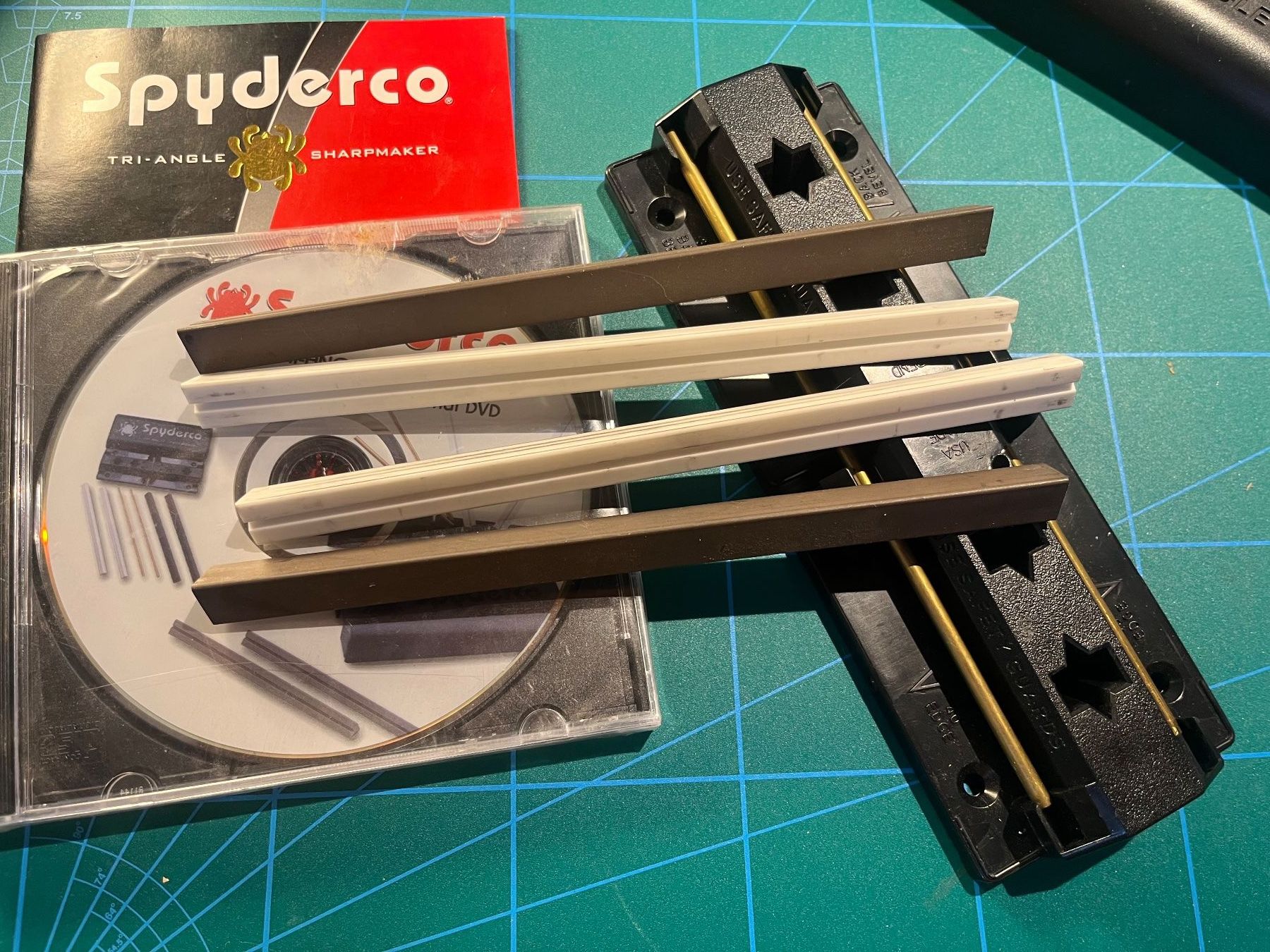 Spyderco Accessori: Spyderco Tri-Angle Sharpmaker Schleifstein Abziehstein – Usato da St. Niklaus VS venduto da wildholzmann 1