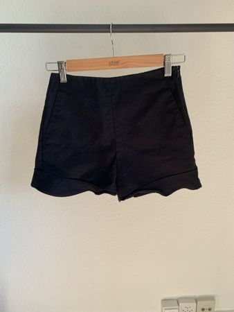 Short noir avec volant zara 