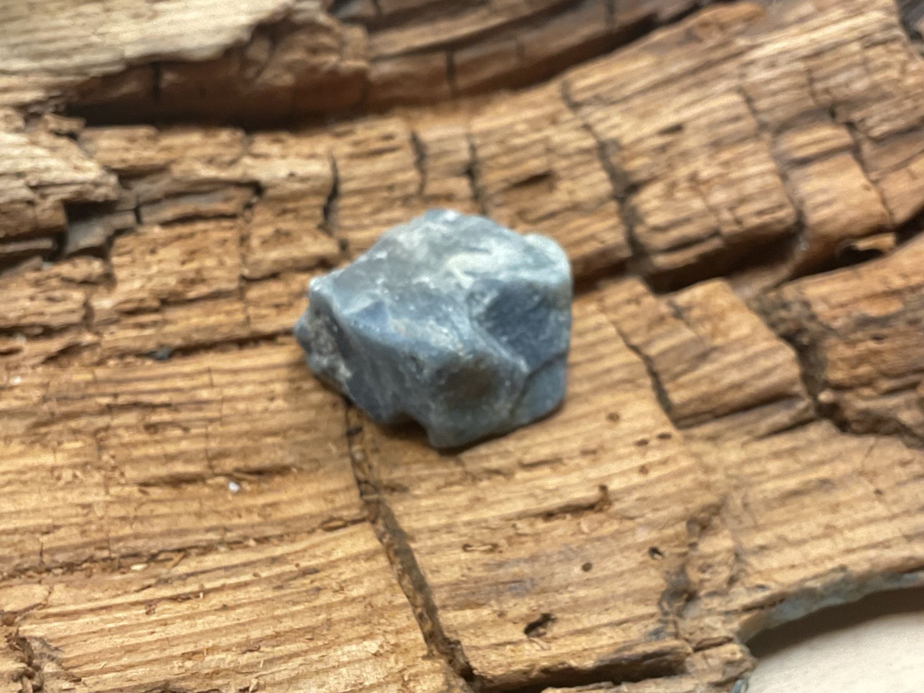 Mineralien & Heilsteine: 3 Rohsteine, Saphir,, Amethyst und Tektit – Neu (gemäss Beschreibung) aus luzern von Alpendorf1 3