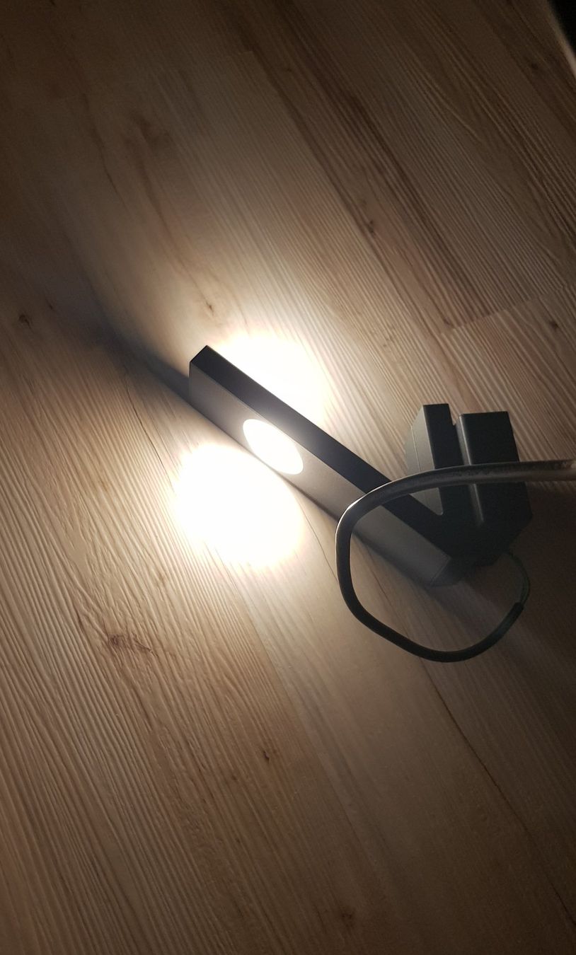 Lampen: Moderne LED-Wandleuchte mit Kabel und Stecker – Gebraucht aus Winterthur von ScooterBE 3