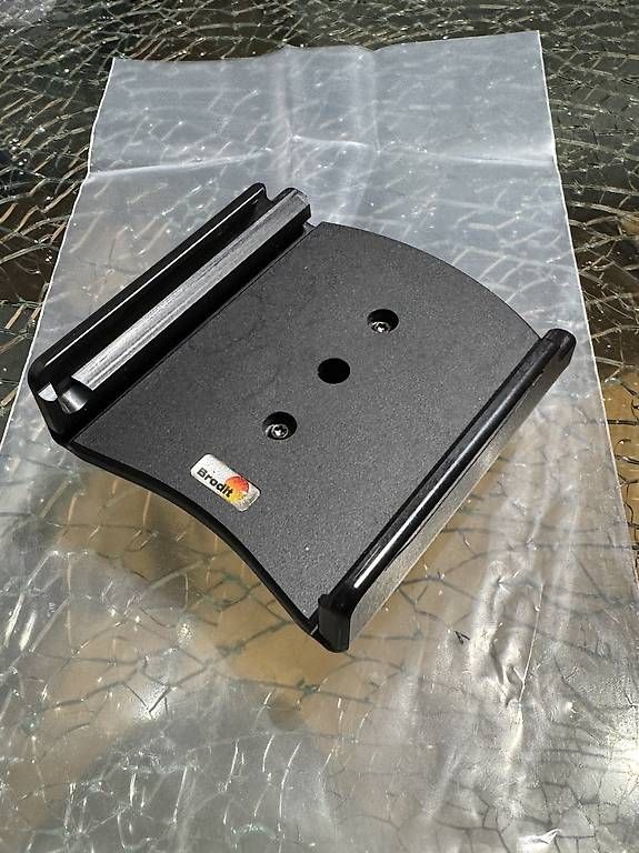 Staffe: Brodit Halter 711375 - Apple iPhone 15 Pro Max – Usato da Niederhasli venduto da ayh_6pqp