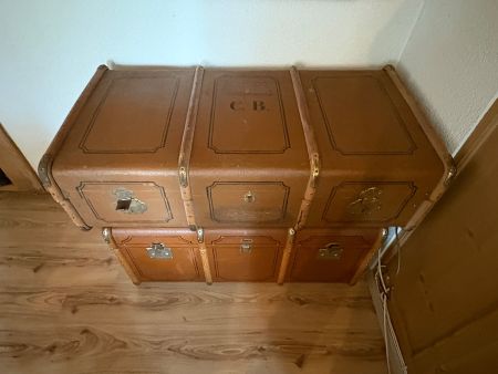 Antike Koffer im Doppelpack