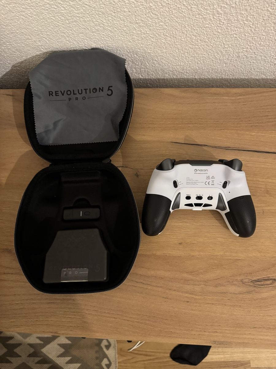 Sony Console: PlayStation 5 Konsole mit Nacon Pro Controller Set – Usato da Solothurn venduto da tim98