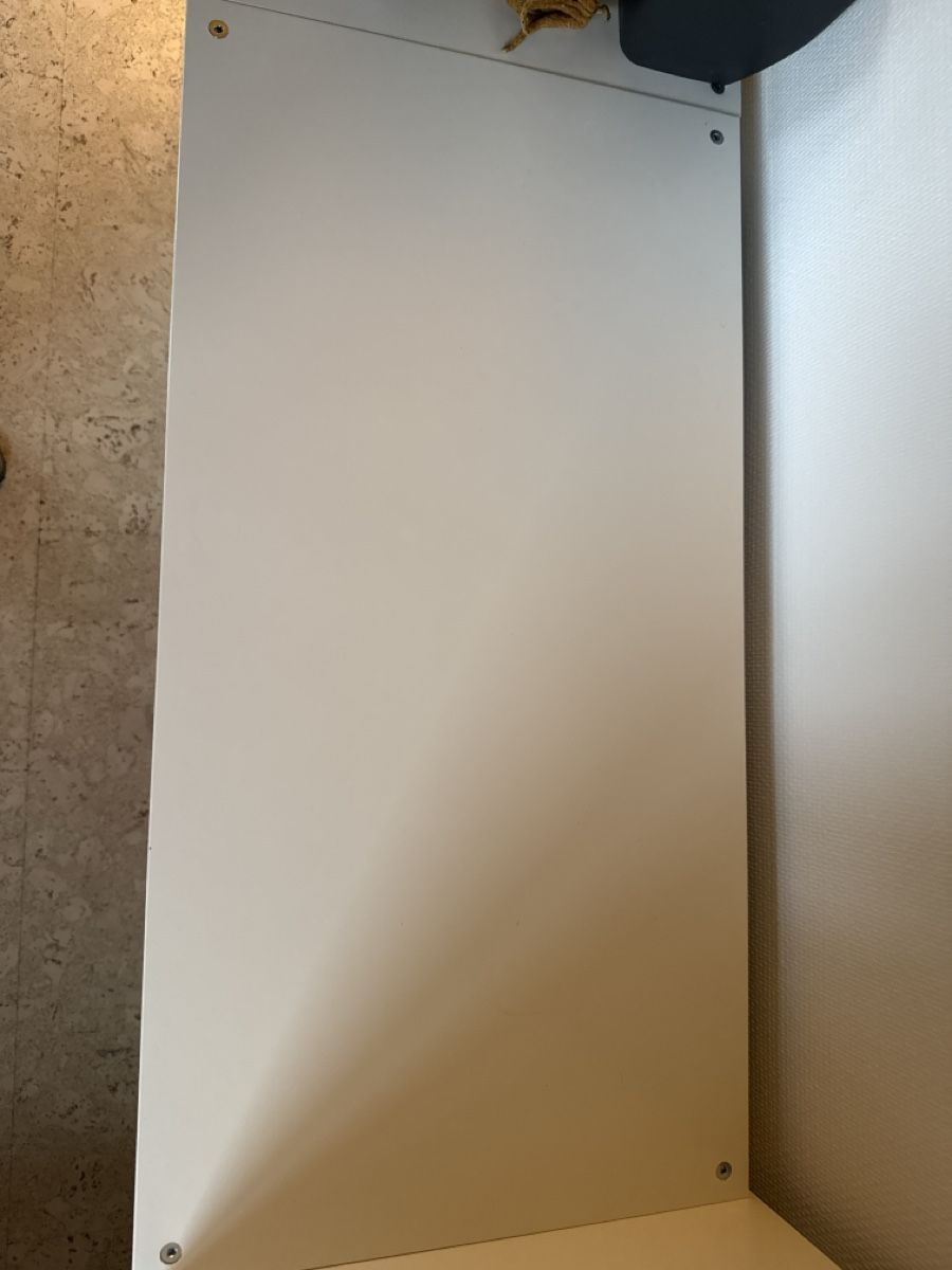 Ikea Scaffali: Ikea Kallax 4er mit roter Schubladenbox – Usato da Niederhünigen venduto da man_7ybw 1