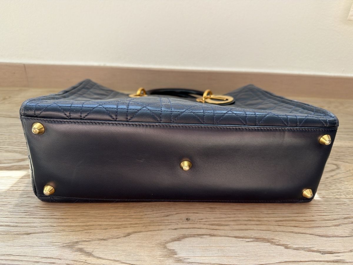 Dior Borse da donna: Lady Dior medium dunkelblau aus 2007 – Usato da Liestal venduto da amaroque 3
