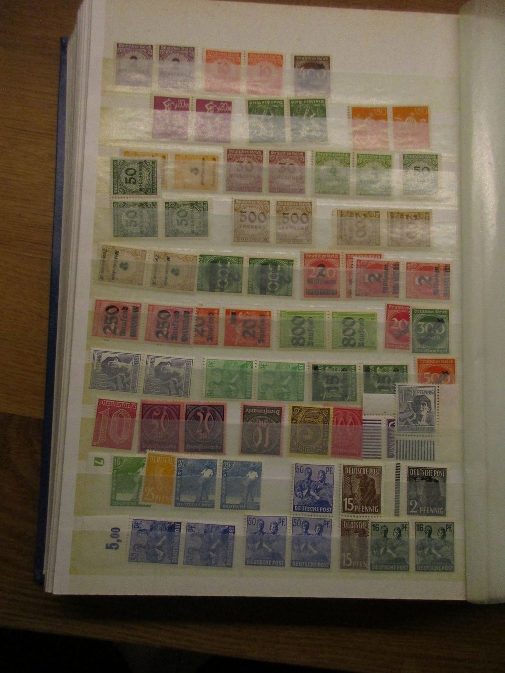 Tutti i francobolli: 500 Marken mit Album – Usato da Niederwil AG venduto da Cembalo 7