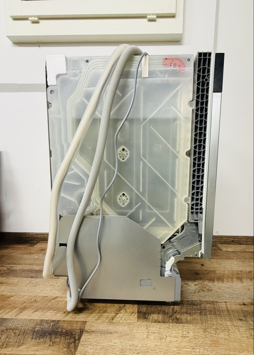 Machines à laver la vaisselle: Geschirrspüler Bosch spv2hkx42e – D'occasion à St. Gallen par Supernova81 3
