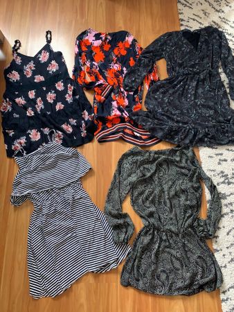 Kleider Damen 5 Stück . Grösse S