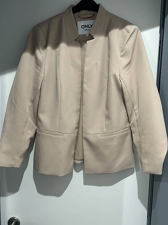 Only Giacche: Kurzblazer von Only, Grösse 38 – Nuovo (secondo la descrizione) da Erlinsbach SO venduto da hallon480