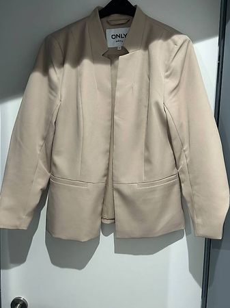 Kurzblazer von Only, Grösse 38
