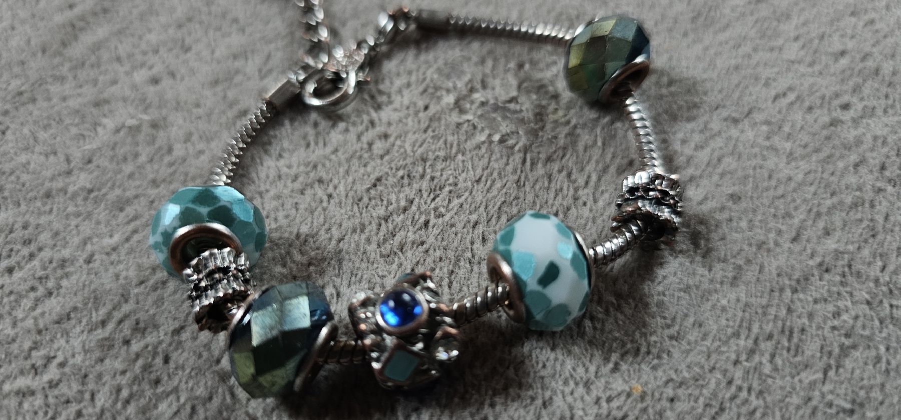 Armbänder & -reifen: Schönes Armband mit 7 Charms – Gebraucht aus Ferden von jemyce 2