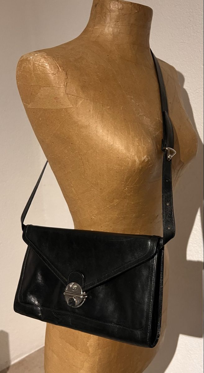 Aigner Borse da donna: Pochette en cuir Étienne Aigner – Usato da St-Pierre-Clages venduto da ste_xk6p 1