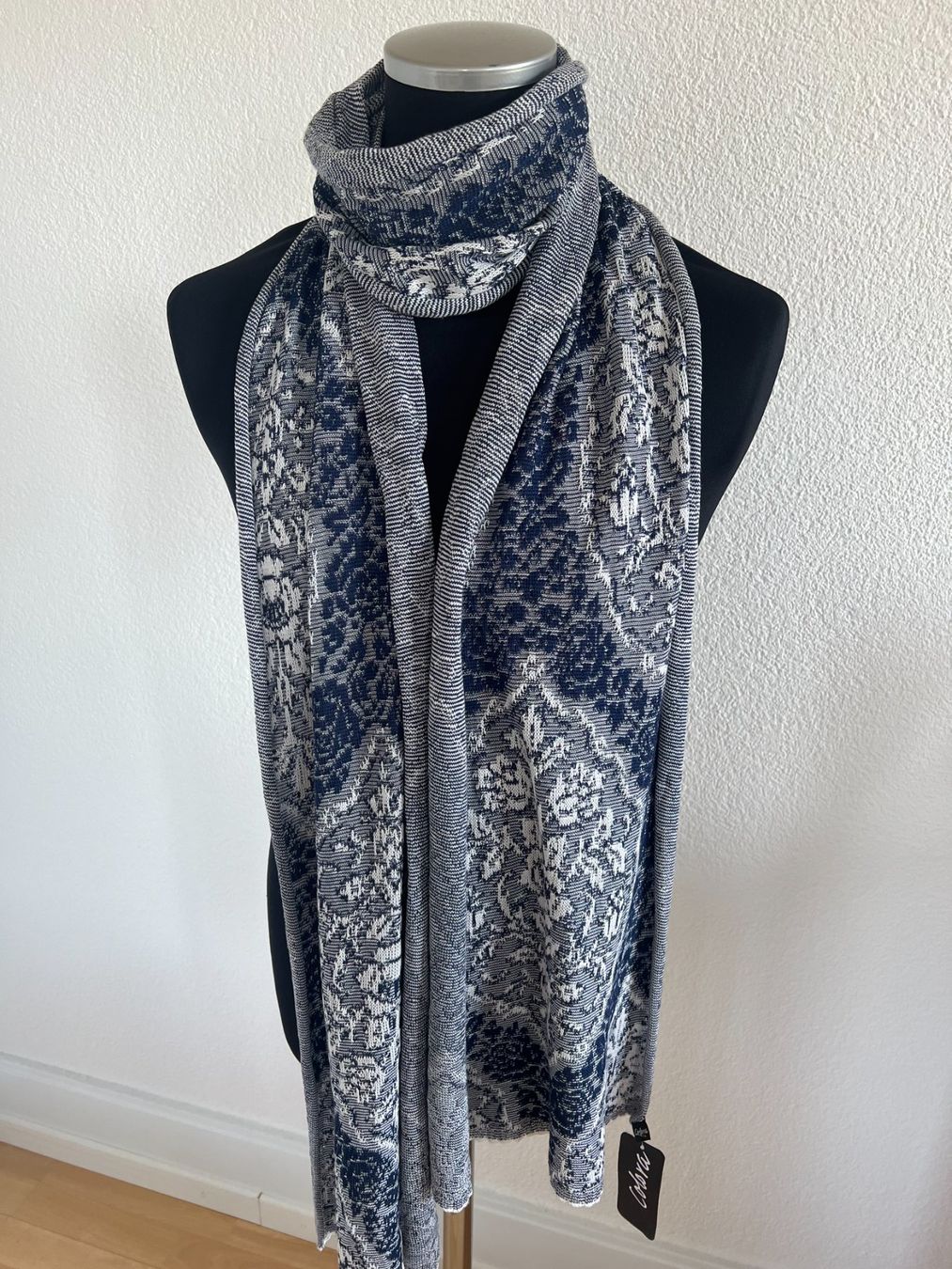 Colora Foulards, Tücher & Schals: Colora Schal, Dunkelblau/Weiss, NEU – Neu und originalverpackt aus Worb von farben20zauber 1