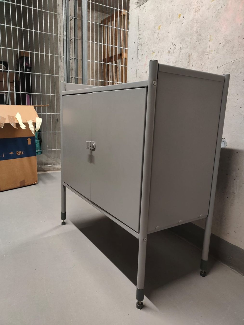 Ikea Schränke: Schrank Metall grau mit Türen und Regalen – Gebraucht aus Olten von Bosko2k 7