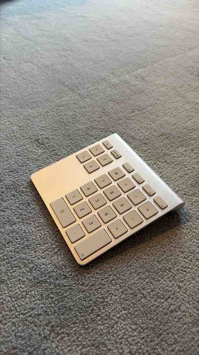 Belkin Tastaturen: Belkin Wireless Numeric Keypad for Mac Silver – Gebraucht aus Wilen b. Wollerau von joe_lbk9 2