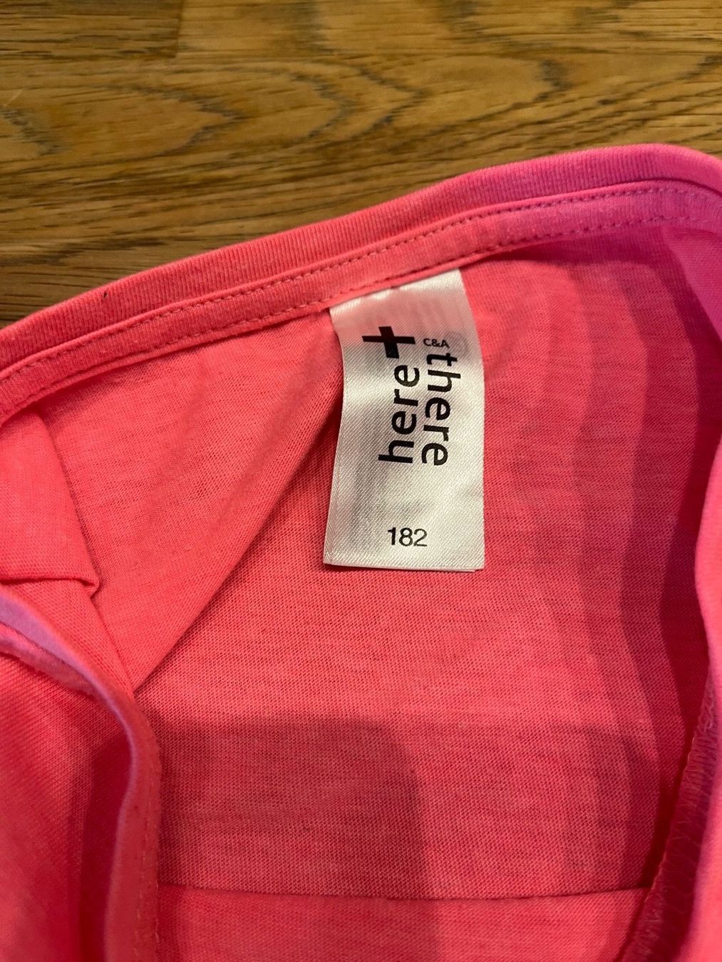 Blouses, T-shirts & Tops: Shirt Gr.182 – D'occasion à Oberdorf SO par sa-na 1