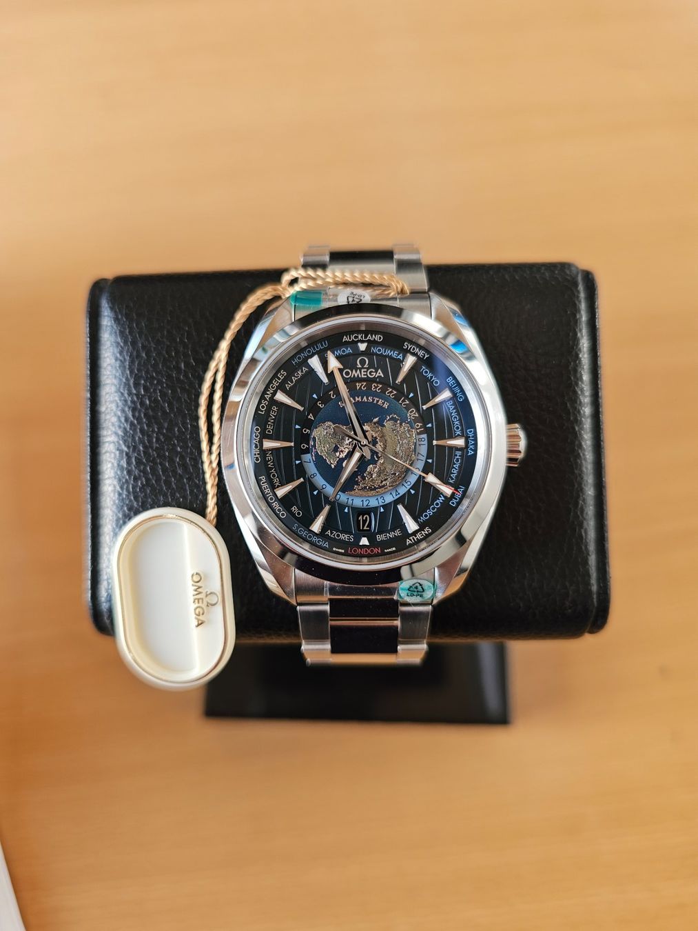 Omega Orologi: Omega Seamaster Aqua Terra GMT Worldtimer 43mm – Nuovo (secondo la descrizione) da Dättlikon venduto da Zuralo