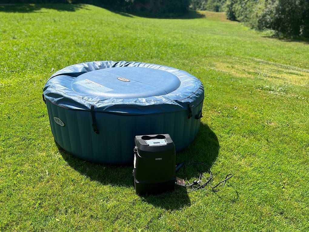 Bains à remous: Intel Pure Spa Whirlpool rund – D'occasion à Gossau SG par Grapp 1