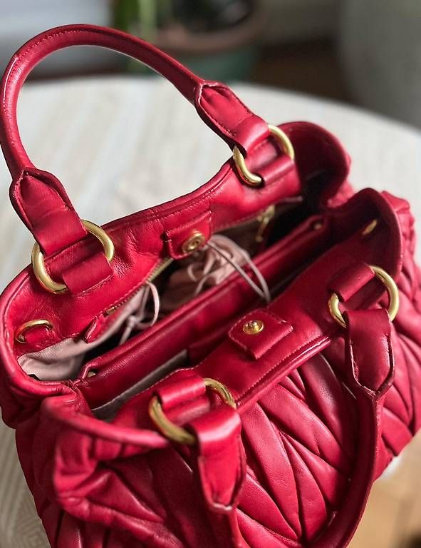 Taschen für Damen: Miu Miu Tasche – Gebraucht aus Zürich von Fashionchick